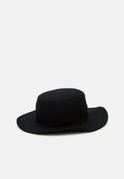 Kari Traa Hiking Hat - Beanie - Black -Deals Sport Girl Outfit Store 02bd1594938a4732824bf36c368b96e7