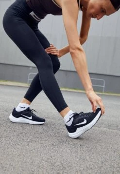Nike Performance W Air Winflo 10 - Neutral Running Shoes - Black/White -Deals Sport Girl Outfit Store 08508814693e4f23bb4b38615344e60c