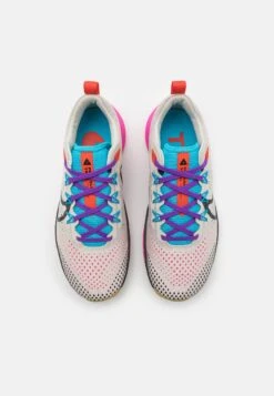Nike Performance W React Pegasus Trail 4 Go - Trail Running Shoes - Light Orewood Brown/Dark Smoke Grey/Blue Lightning/Pink Spell/Picante Red/Wheat Gold -Deals Sport Girl Outfit Store 08f9f3cdaea84c96b6e4adf73416e951