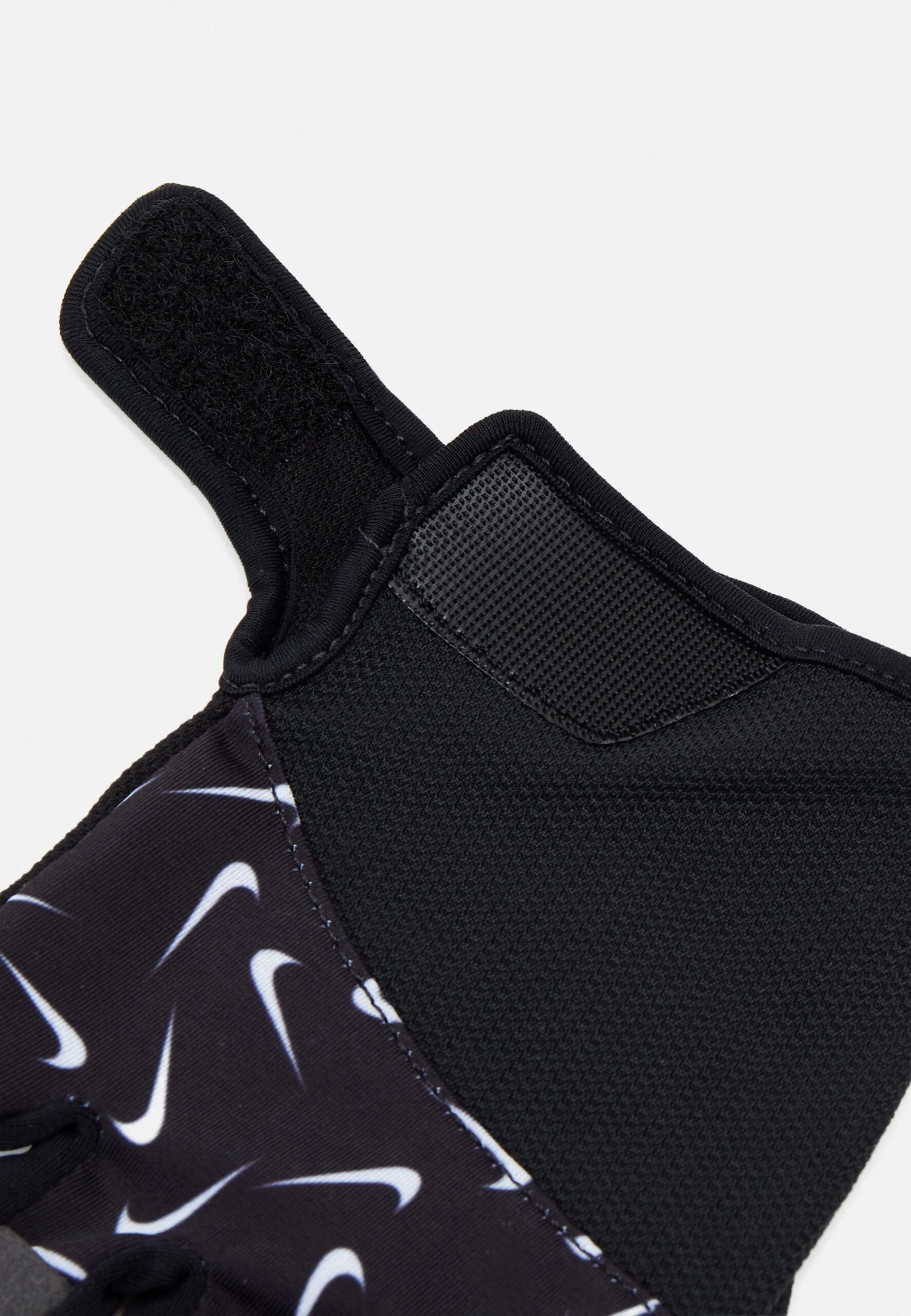 Nike Performance Womens Gym Elemental Fitness Gloves - Fingerless Gloves - Black/White 5 Nike Performance Womens Gym Elemental Fitness Gloves - Fingerless Gloves - Black/White - Image 3