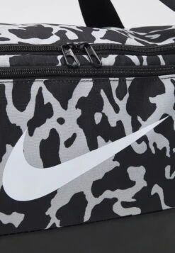 Nike Performance Duff Cat Unisex - Sports Bag - Black/Light Smoke Grey/White -Deals Sport Girl Outfit Store 1e4c0779dfa1420eba2de8f3fd491a15