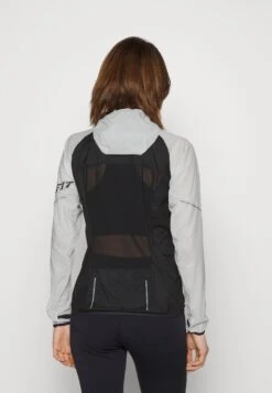 Dynafit Alpine Wind - Windbreaker - Nimbus -Deals Sport Girl Outfit Store 2d37c60f525b4f3491fe35fc0c3be41c