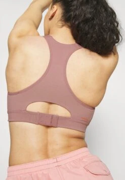 Patagonia Wild Trails Bra - Medium Support Sports Bra - Intertwined Hands/Evening Mauve -Deals Sport Girl Outfit Store 359abaa901a44fa08fbfebbc5de1fee1