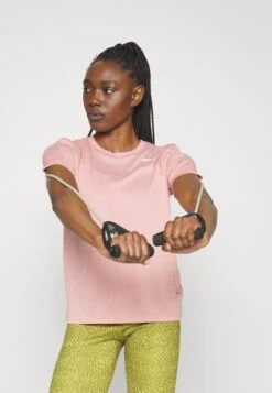 Nike Performance Tee - Sports T-Shirt -Deals Sport Girl Outfit Store 495c3f3e2063462ab0bf7adf580fbb6f