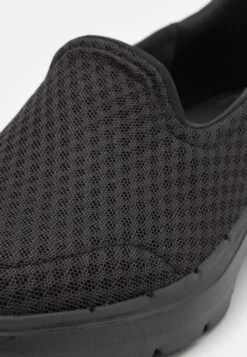 Go Walk 6 Slip On - Walking Trainers - Black -Deals Sport Girl Outfit Store 5dff40fe541641e68ff1b32207c2c514
