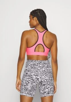 Under Armour Sport Hg Padless - Medium Support Sports Bra - Cerise/Black -Deals Sport Girl Outfit Store 6e95314404fb4527bf50b2d94d609335