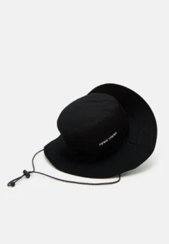 Kari Traa Hiking Hat - Beanie - Black -Deals Sport Girl Outfit Store 96c20efd0d1245b5901b65c808f7466b