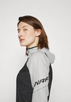 Dynafit Alpine Wind - Windbreaker - Nimbus -Deals Sport Girl Outfit Store a2c17ae292274a01bfd93e7f7f485aa0