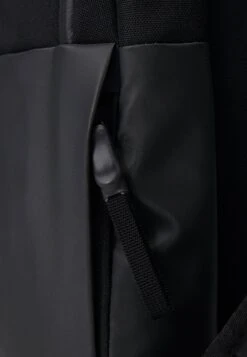 POC Daypack 25L Unisex - Rucksack - Uranium Black -Deals Sport Girl Outfit Store a7a71b9f477646f792658094fd9025e4