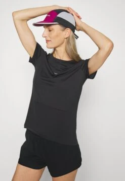 Icebreaker Women Zoneknit Shorts - Sports Shorts -Deals Sport Girl Outfit Store b21e59df19544936872d2311a6a0f6ac