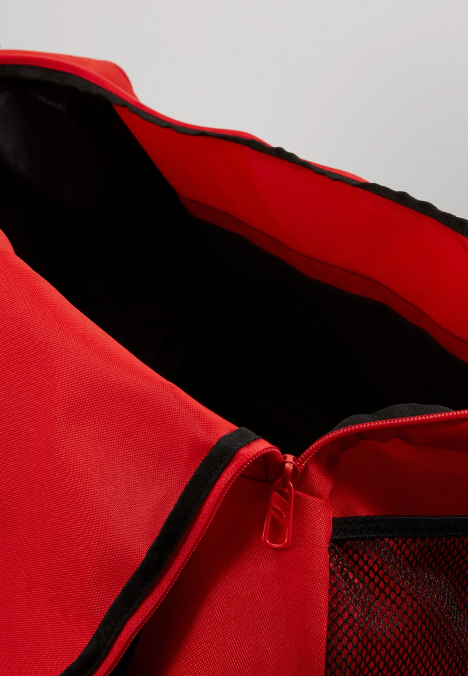 Puma Teamgoal Teambag - Sports Bag - Red/Black 6 Puma Teamgoal Teambag - Sports Bag - Red/Black - Image 4