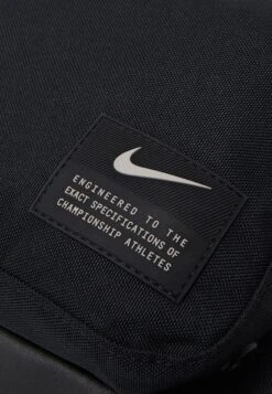 Nike Performance Utility Power Duff Unisex - Sports Bag - Black/Enigma Stone -Deals Sport Girl Outfit Store c1e26bb9d387462fbb3ce002ef2e3c6d