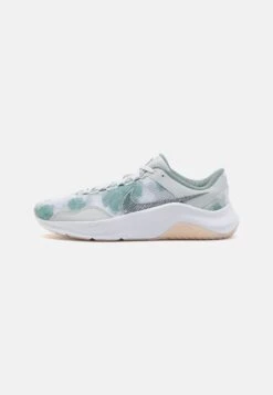 Nike Performance Legend Essential 3 Nn- Training Shoe - Photon Dust/Cool Grey/Mica Green/White/Khaki