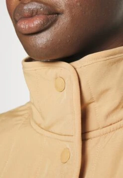 The North Face Cragmont Jacket - Fleece Jacket - Gardenia White/Almond Butter -Deals Sport Girl Outfit Store c8eaf81d7e384bcea76a3c67bd503250