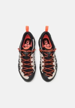 SALEWA Ws Wildfire Edge Gtx - Hiking Shoes - Oatmeal/Black -Deals Sport Girl Outfit Store d1566044b320426d94c9d965d24b4947