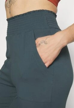 Morjim - Tracksuit Bottoms - Forest -Deals Sport Girl Outfit Store e5e8866a3a1f42a89f6751e1bb65a935