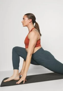 Morjim - Tracksuit Bottoms - Forest -Deals Sport Girl Outfit Store f063578372d941b4b7bc7025af468ad7