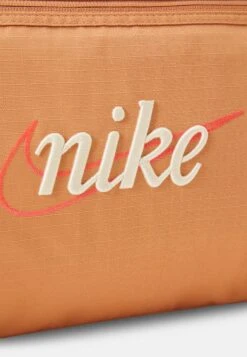 Nike Performance Gym Club Retro - Sports Bag - Amber Brown/Bright Crimson -Deals Sport Girl Outfit Store f7afe1eab428496abd7651dae3c56b8a